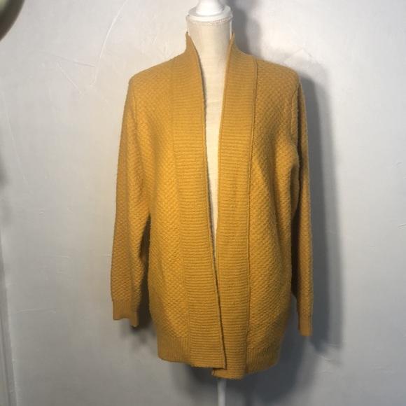 Abercrombie & Fitch Size Medium Mustard Yellow 2 pockets so soft - Picture 3 of 7